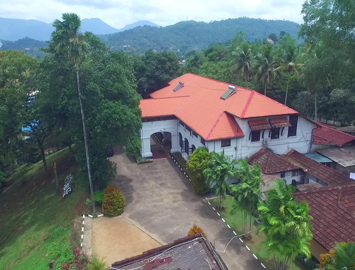 Отель Ratnapura Rest House Экстерьер фото